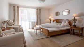Double Room, Mountain View | In-room safe, soundproofing