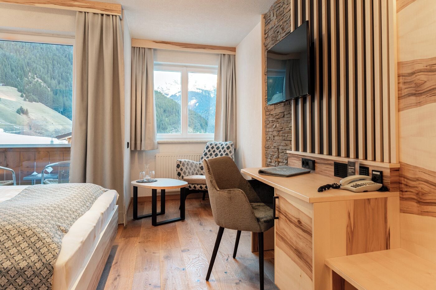 ห้องซูพีเรียดับเบิล, 1 ห้องนอน, ระเบียง, วิวภูเขา | ห้องน้ำ | ฝักบัว, ของใช้ในห้องน้ำฟรี, ไดร์เป่าผม, เสื้อคลุมอาบน้ำ