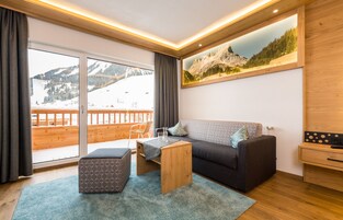 Suite de lujo, 1 habitación, balcón, vistas a la montaña | Servicio de la habitación