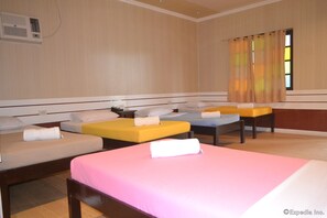 Pentadruple Room | Skrivbord, extrasängar och gratis wi-fi