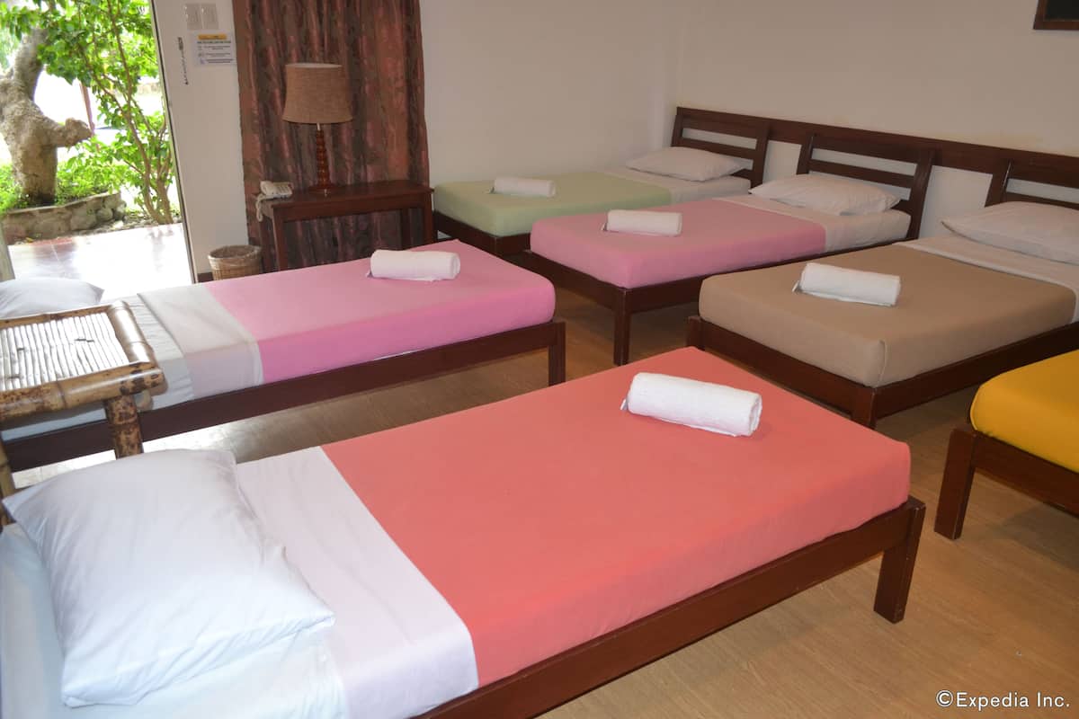 Family Room | Desk, rollaway beds (surcharge), WiFi (free)