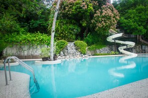 Outdoor pool - Almont Beach Resort (Surigao)