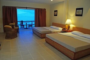 Suite | Minibar, in-room safe, desk, rollaway beds