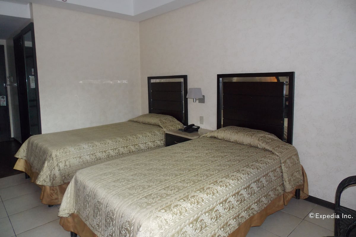 Habitación estándar con 2 camas individuales, 2 camas individuales, no fumadores | Escritorio, camas supletorias, wifi gratis y ropa de cama