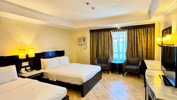 Deluxe Room | Minibar, in-room safe, desk, rollaway beds