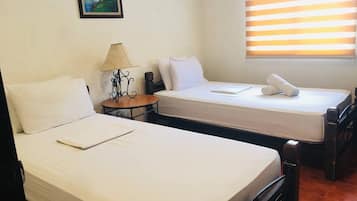 1 bedroom, desk, bed sheets