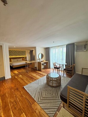 Executive Room, 1 King Bed | In-room safe, desk, free WiFi, bed sheets - Sugarland Hotel (Bacolod)