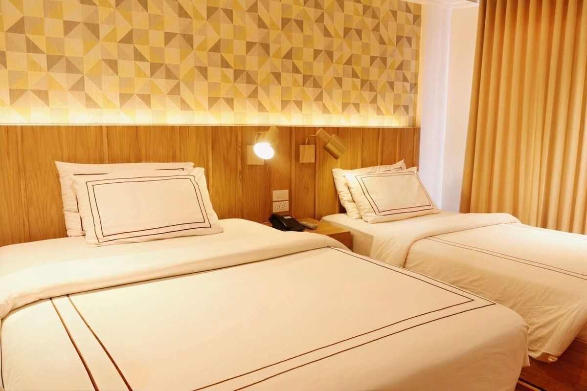 In-room safe, desk, WiFi (free), bed sheets