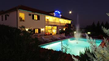 2 Außenpools, geöffnet von 08:00 Uhr bis 20:00 Uhr, Cabañas (kostenlos)