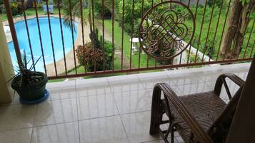 Deluxe Double Room, Sea View | 1 bedroom, minibar, in-room safe, desk
