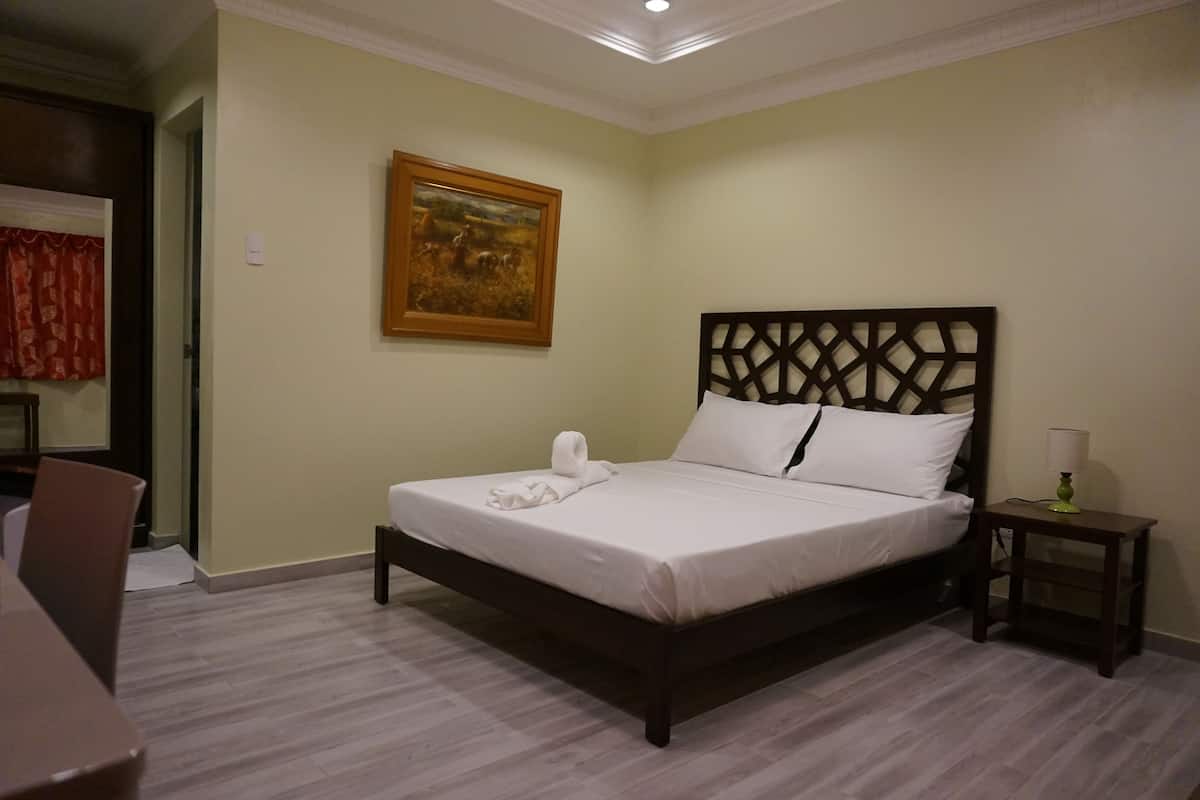 Super Deluxe Queen Garden, Sea View | Minibar, in-room safe, desk, soundproofing