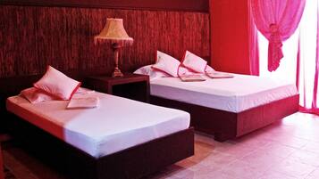 Triple Room | Free WiFi, bed sheets