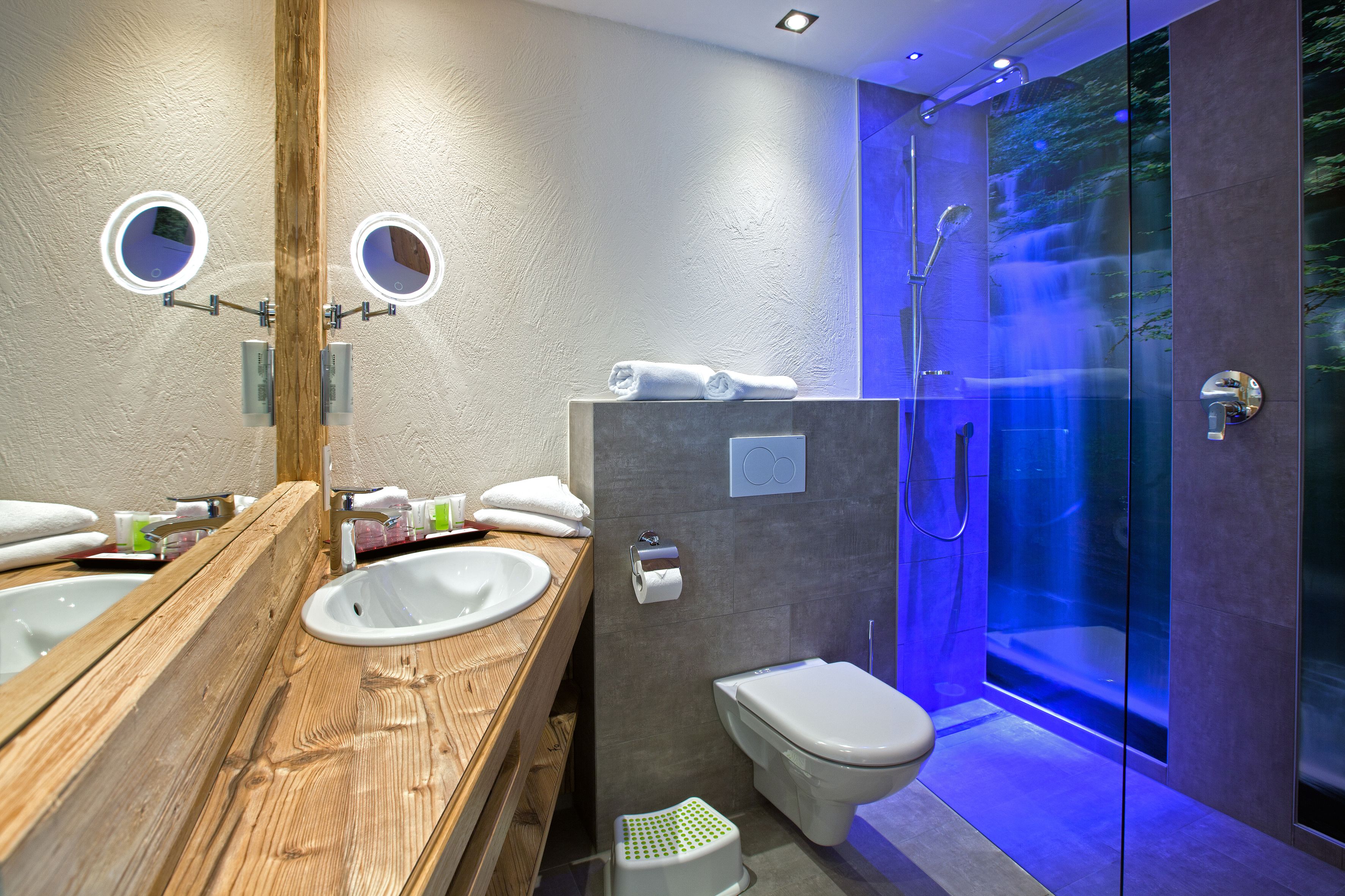 junior suite | bathroom | shower, free toiletries, hair dryer, bathrobes