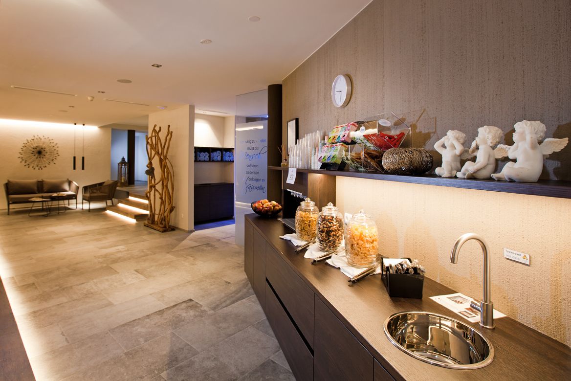 sauna, steam room, body treatments, hot stone massages, body wraps