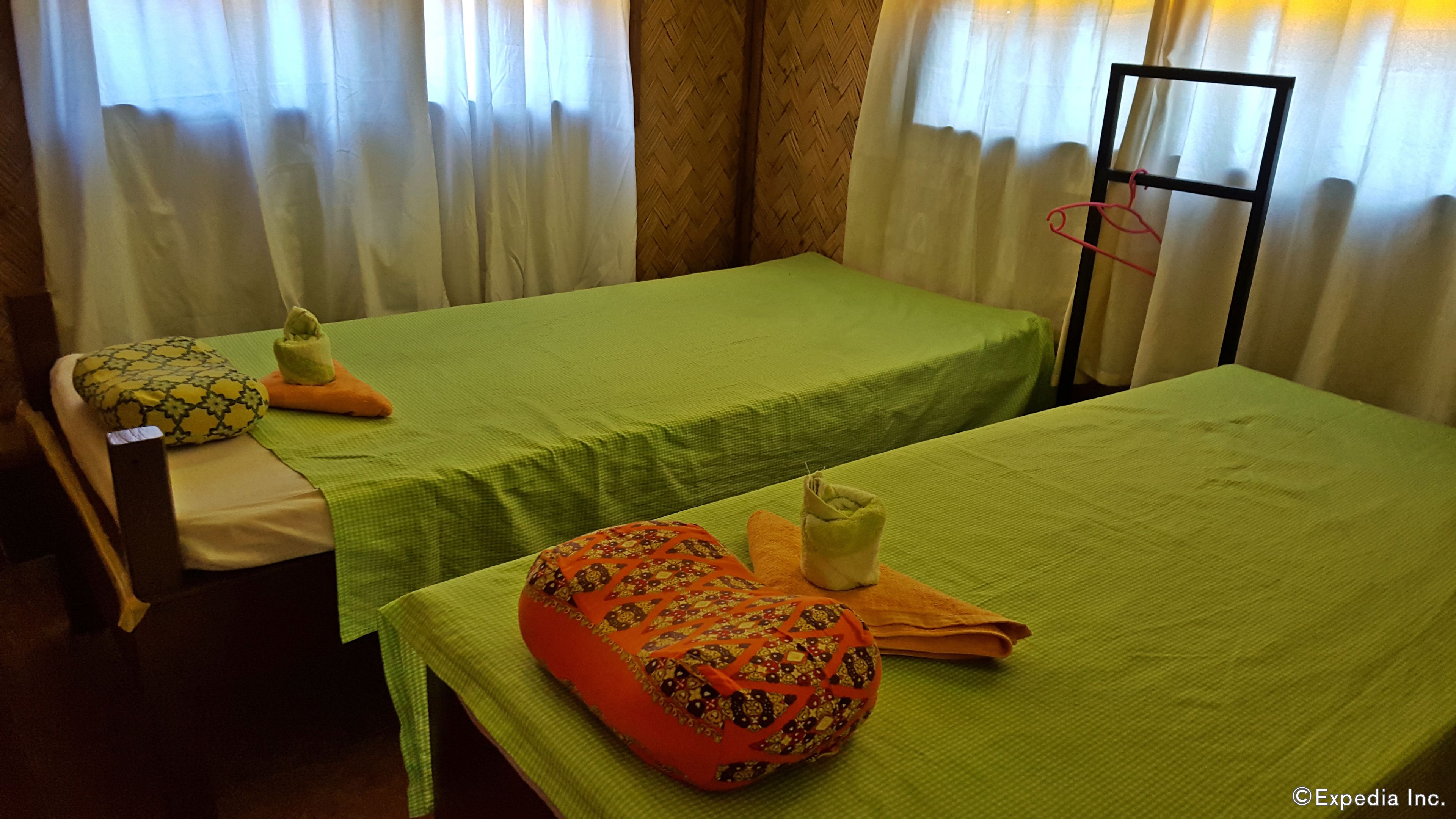 standard twin room | soundproofing, free wifi, bed sheets