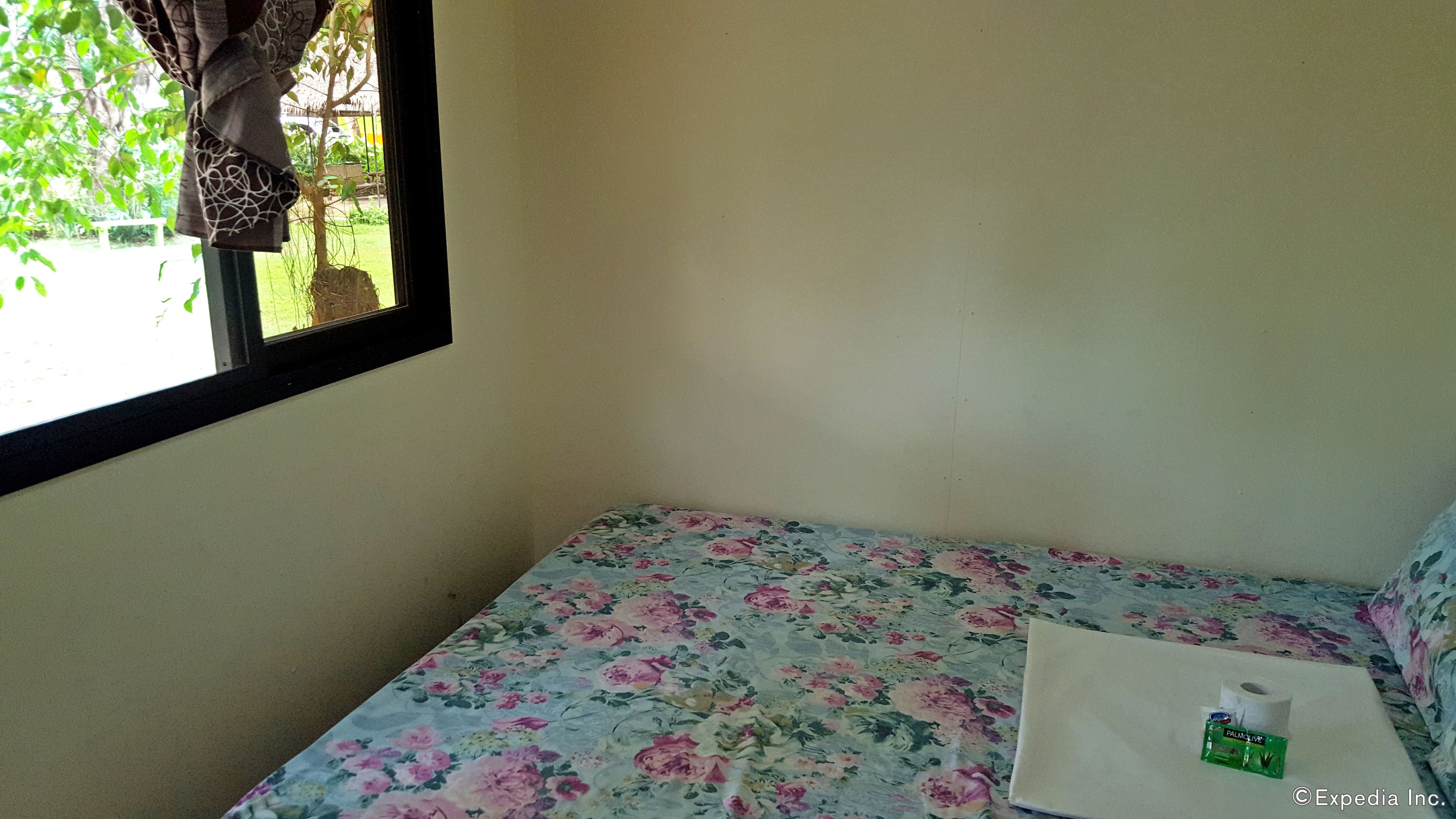 soundproofing, free wifi, bed sheets