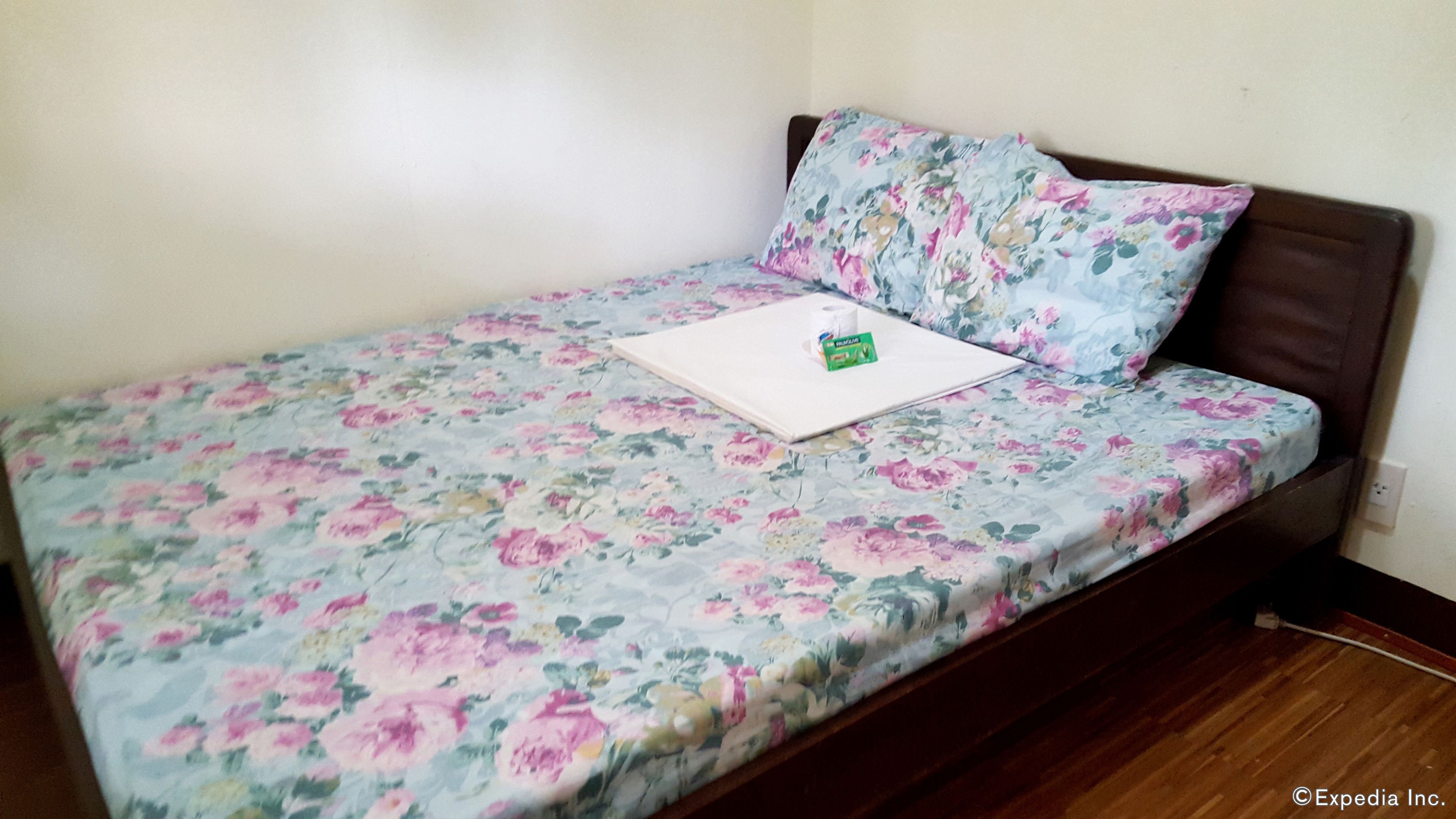 soundproofing, free wifi, bed sheets