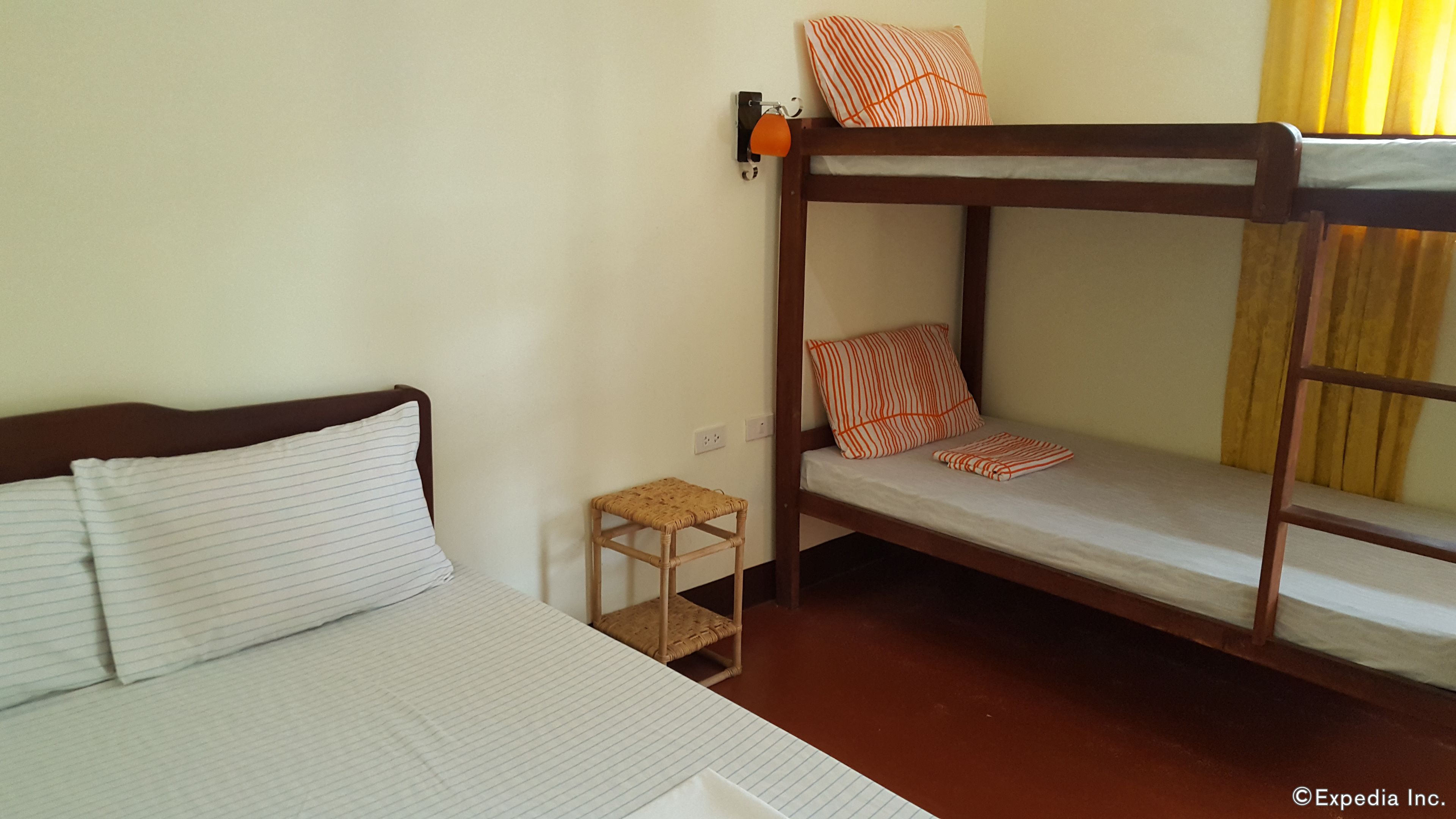 barkada room | soundproofing, free wifi, bed sheets