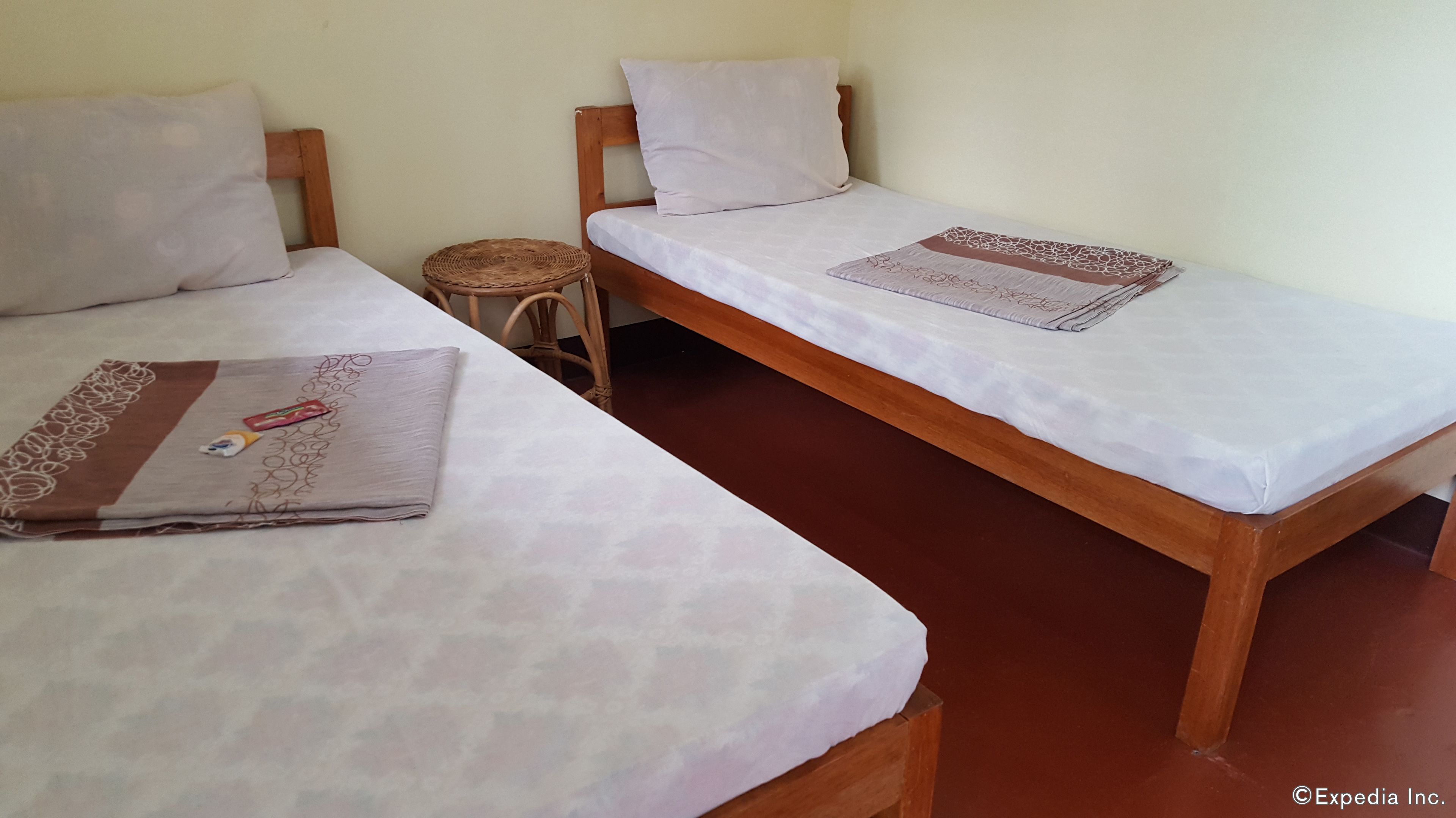 standard twin room | soundproofing, free wifi, bed sheets