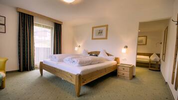 Family Room, Balcony | Premium bedding, free cribs/infant beds, free WiFi, bed sheets