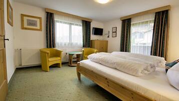 Premium bedding, free cots/infant beds, free WiFi, bed sheets