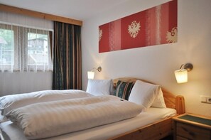 Double Room, Balcony | Premium bedding, free cots/infant beds, free WiFi, bed sheets - Gästehaus Hackl (Sautens)