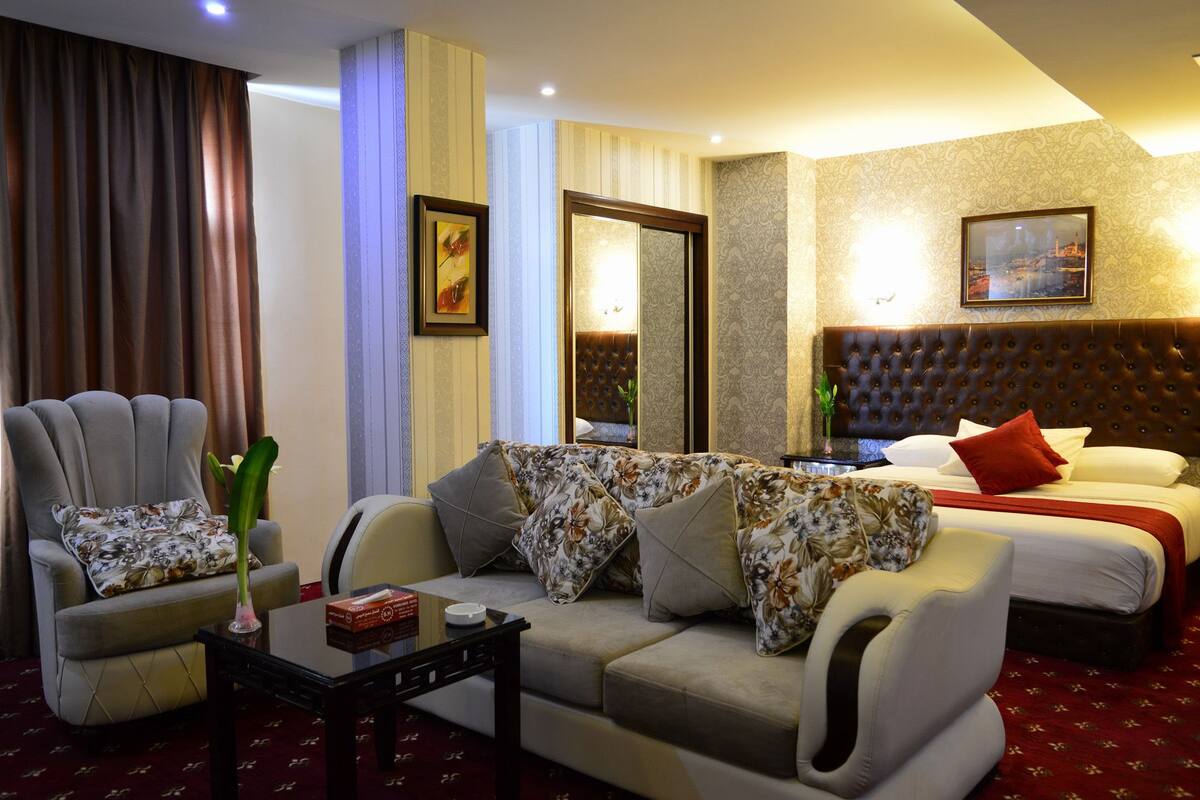 Minibar, in-room safe, desk, iron/ironing board