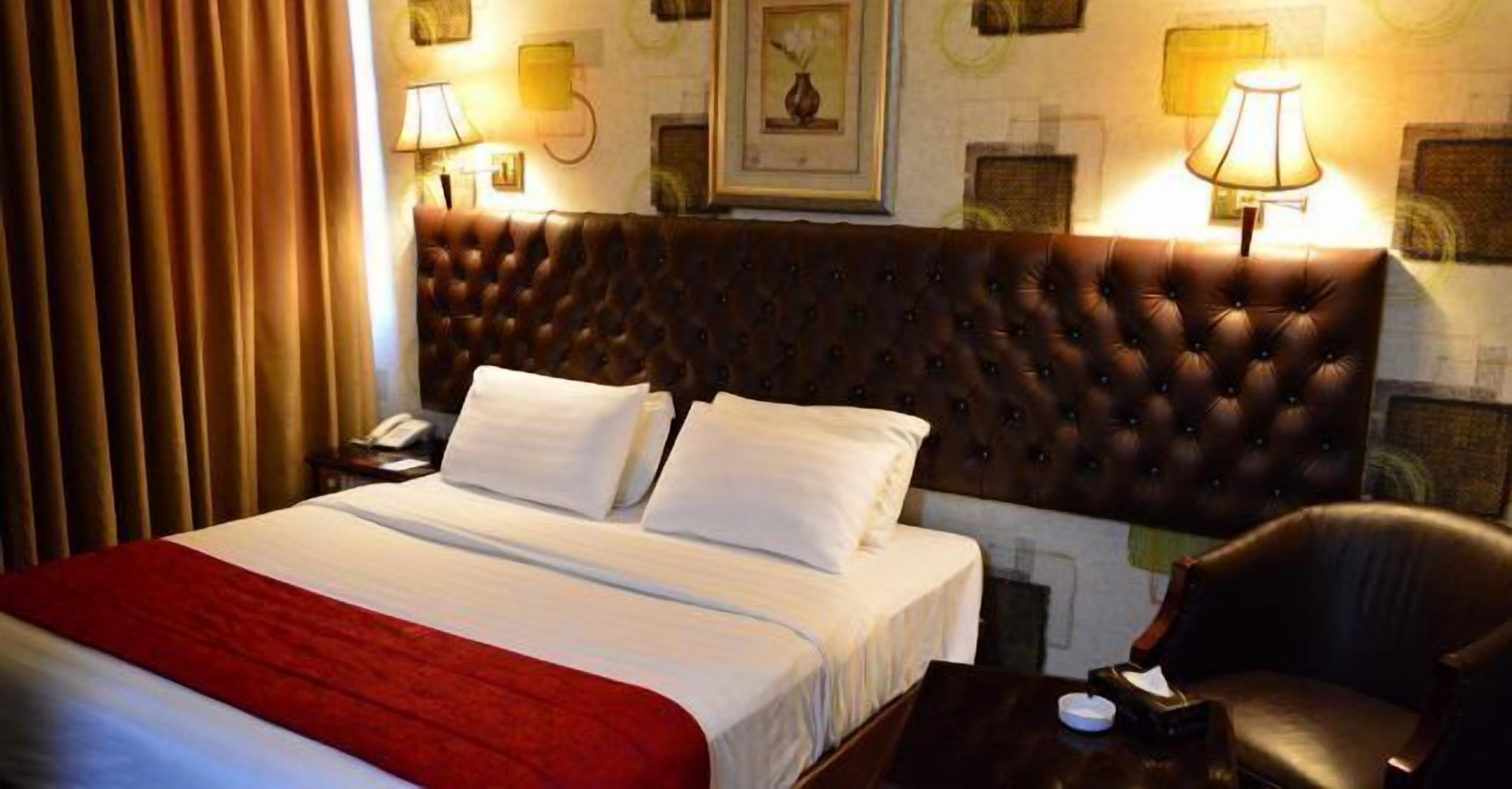 Minibar, in-room safe, desk, iron/ironing board