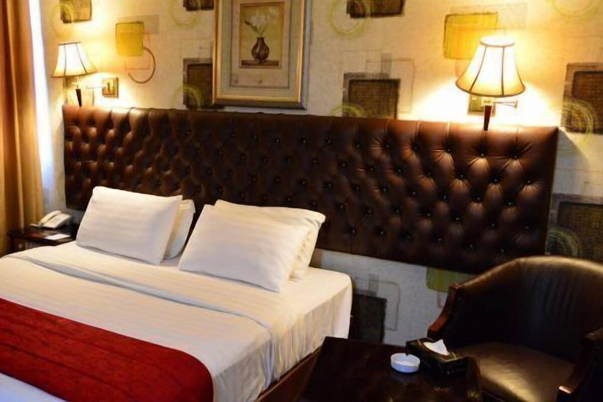 Minibar, in-room safe, desk, iron/ironing board