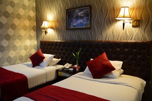 Minibar, in-room safe, desk, iron/ironing board - Samiramiss Hotel (Amman)