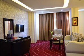 32-inch LED TV with satellite channels, TV - Samiramiss Hotel (Amman)