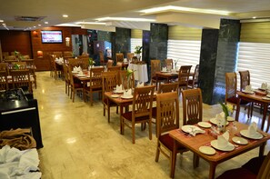 Free daily buffet breakfast  - Samiramiss Hotel (Amman)