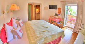 Family Apartment, 2 Bedrooms, 2 Bathrooms, Mountain View | Hypo-allergenic bedding, down comforters, in-room safe - Haus Alpengruss (Seefeld in Tirol)