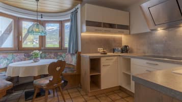 Appartamento, 4 camere da letto (excl. cleaning fee 150 EUR) | Cucina privata | Frigorifero, piano cottura, macchina per caffè espresso