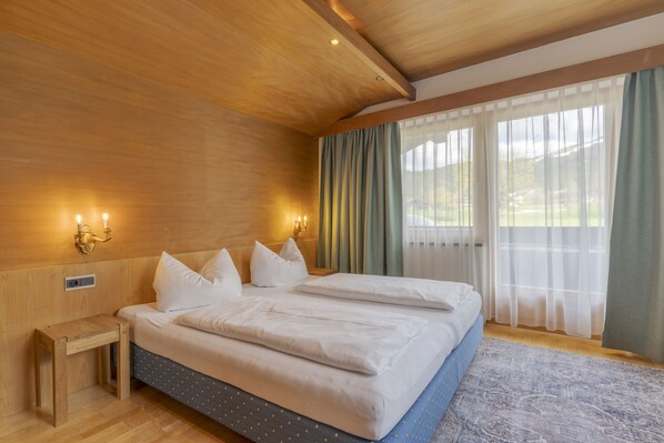 Huoneisto, 4 makuuhuonetta (excl. cleaning fee 150 EUR) | Tallelokero huoneessa, yksilöllisesti sisustettu