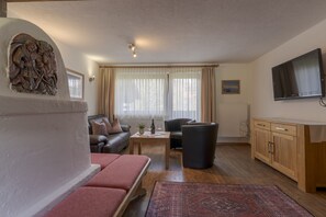 Huoneisto, 4 makuuhuonetta (excl. cleaning fee 150 EUR) | Oleskelualue | Taulutelevisio