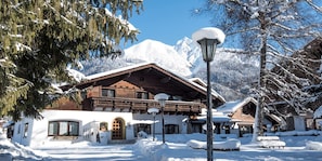Front of property - Appartements Rabitsch Hof (Seefeld in Tirol)