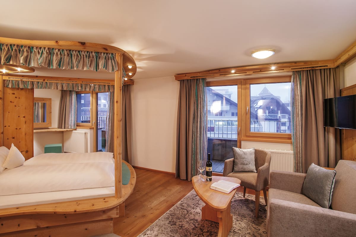 Habitación de lujo doble | Ropa de cama hipoalergénica, minibar, caja fuerte