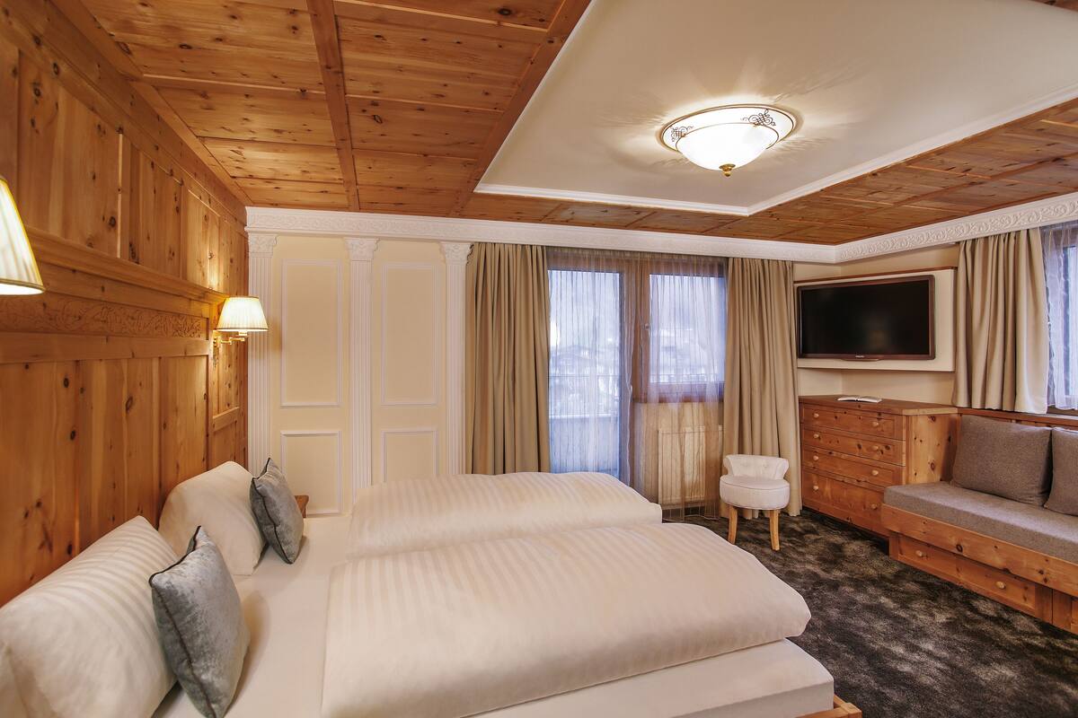 Junior Suite Deluxe | Bộ đồ giường kháng dị ứng, minibar, két bảo mật tại phòng, bàn 
