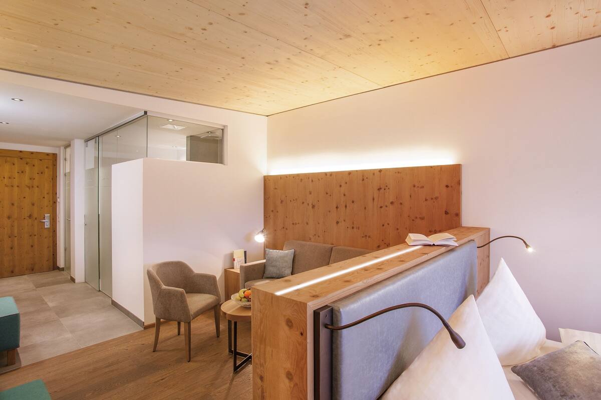 Junior Suite Superior | Bộ đồ giường kháng dị ứng, minibar, két bảo mật tại phòng, bàn 