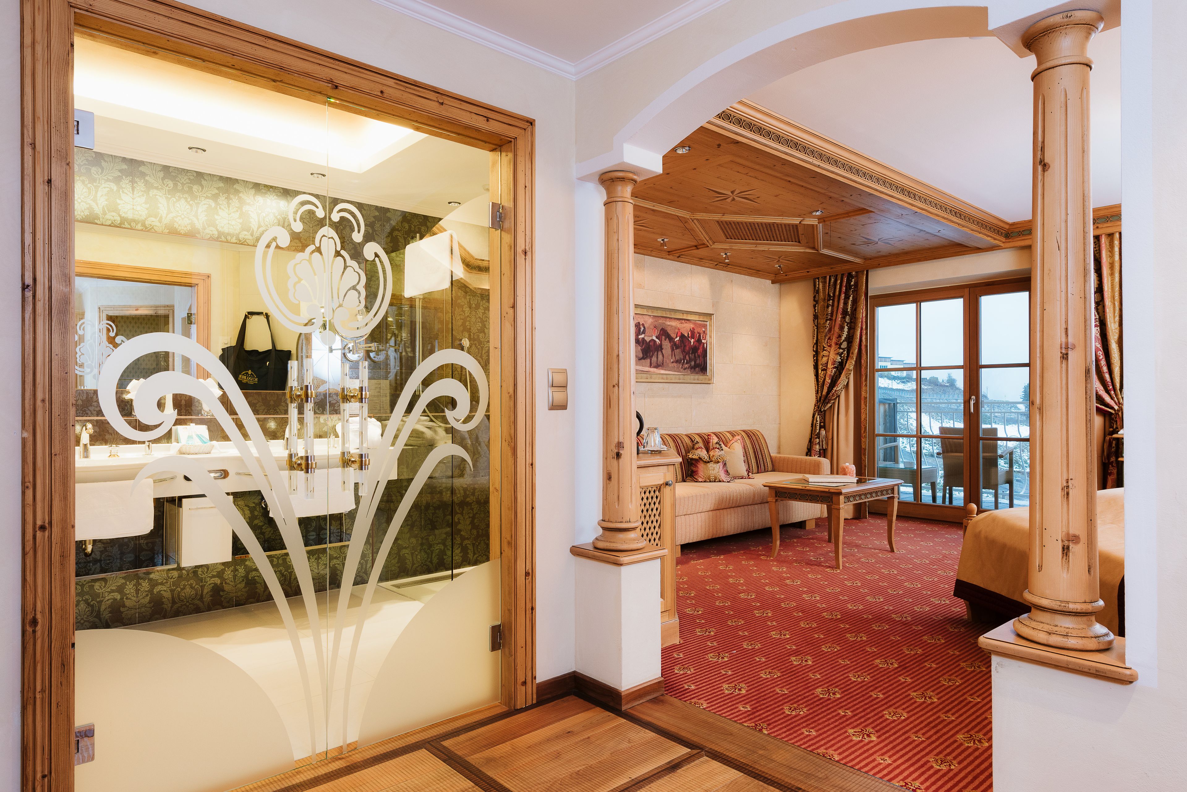 Superior-Suite, Bergblick | Minibar, Zimmersafe, Schreibtisch, kostenloses WLAN