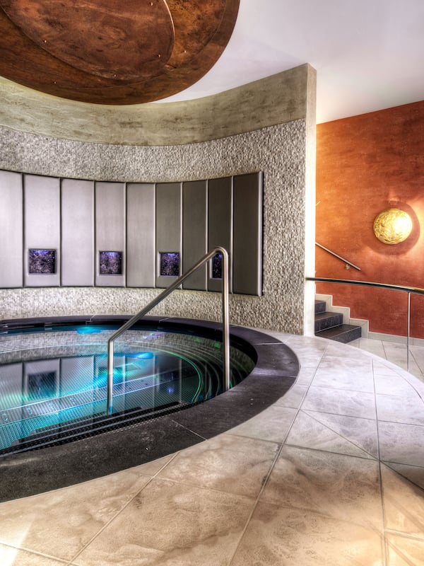 Behandelingskamers voor koppels, een sauna, een bubbelbad, een stoombad