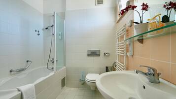 Traditional Apartment, 1 Double Bed with Sofa bed, Balcony | Bathroom | Combined shower/bathtub, deep-soaking bathtub, free toiletries