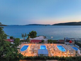Seasonal outdoor pool, open 10:00 AM to 6:00 PM, pool umbrellas
