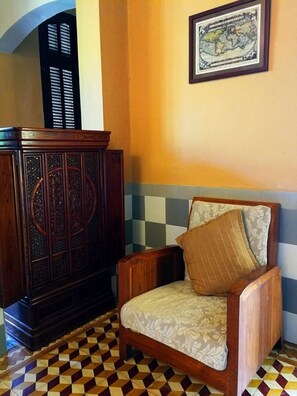 French Heritage House | Caja fuerte, escritorio, cortinas opacas y wifi gratis