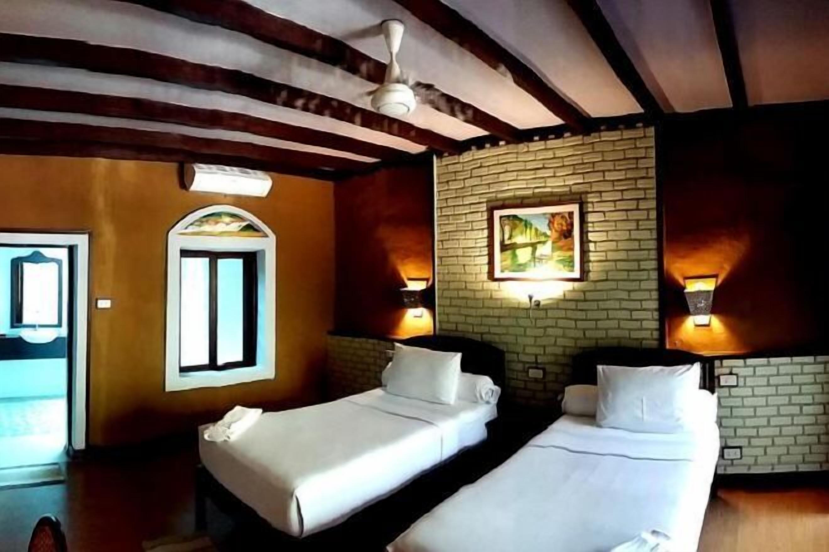 客房内保险箱、办公桌、遮光窗帘、免费 WiFi