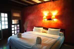 Habitación Deluxe con 2 camas individuales, vistas al jardín, en la zona del jardín | Caja fuerte, escritorio, cortinas opacas y wifi gratis