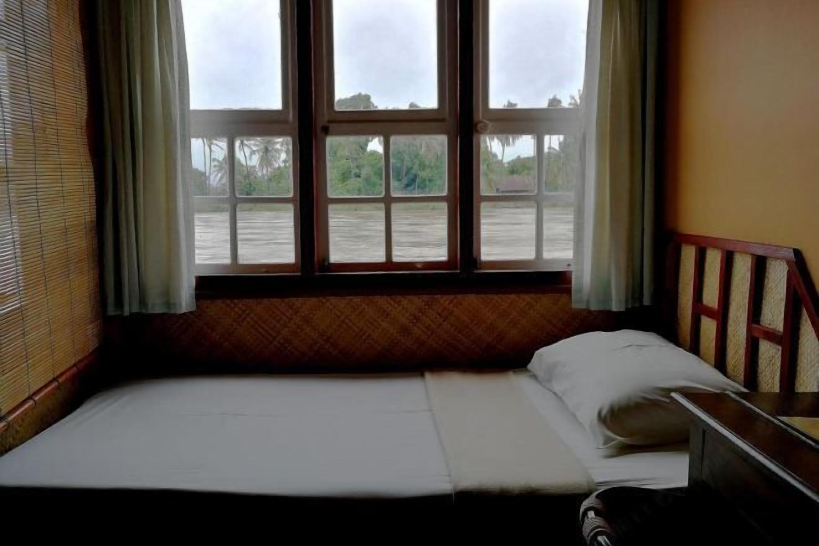 客房内保险箱、办公桌、遮光窗帘、免费 WiFi