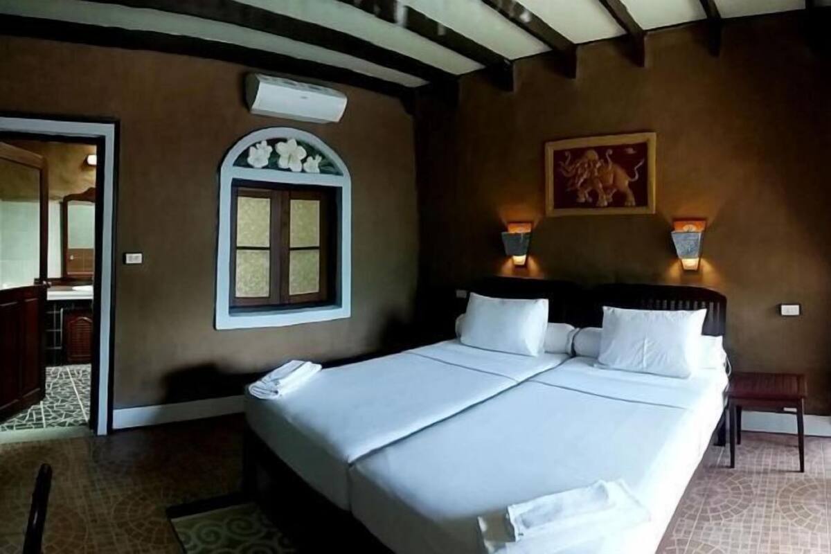 Safe på rommet, skrivebord, blendingsgardiner og wi-fi (inkludert)