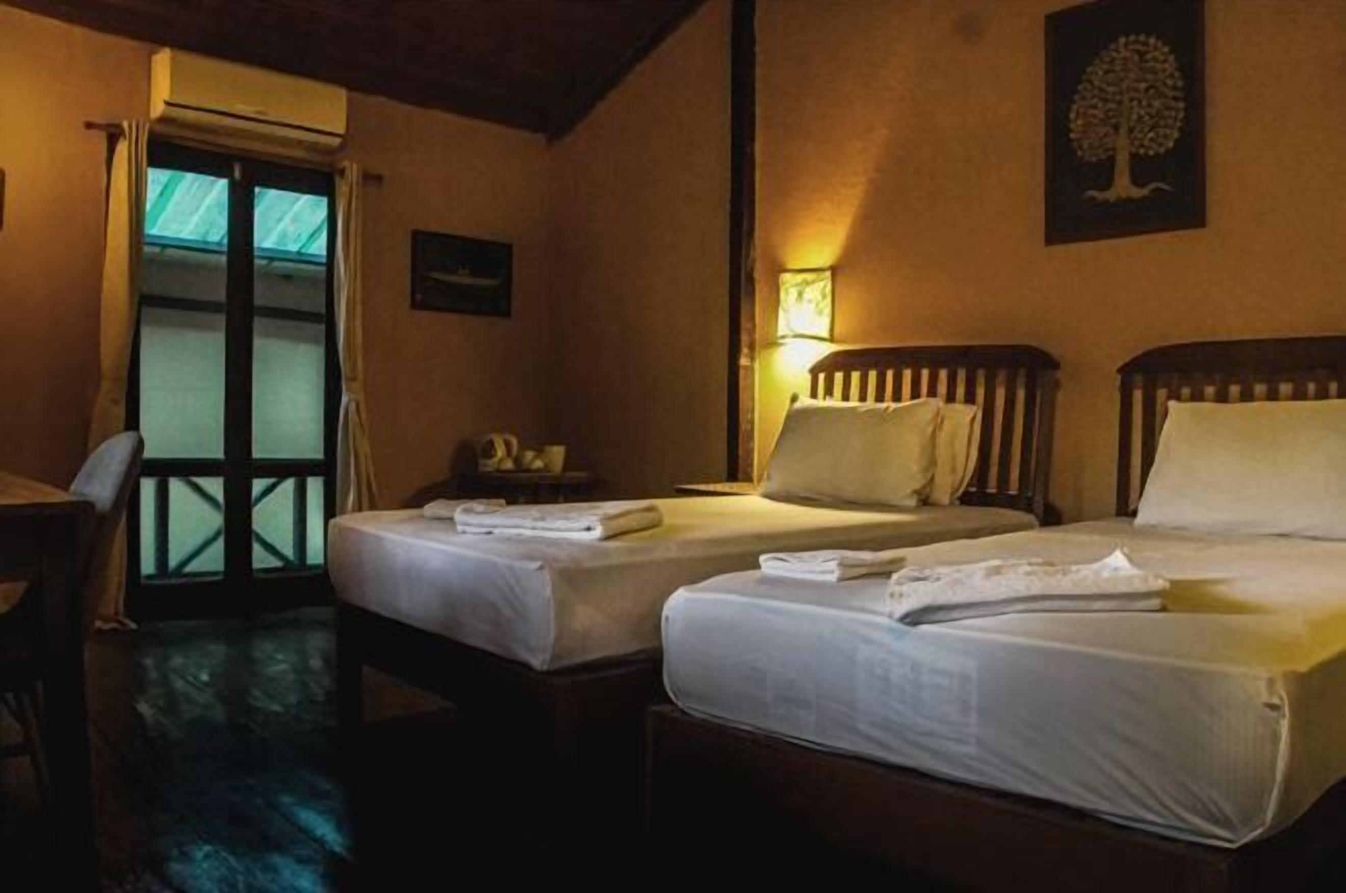 客房内保险箱、办公桌、遮光窗帘、免费 WiFi